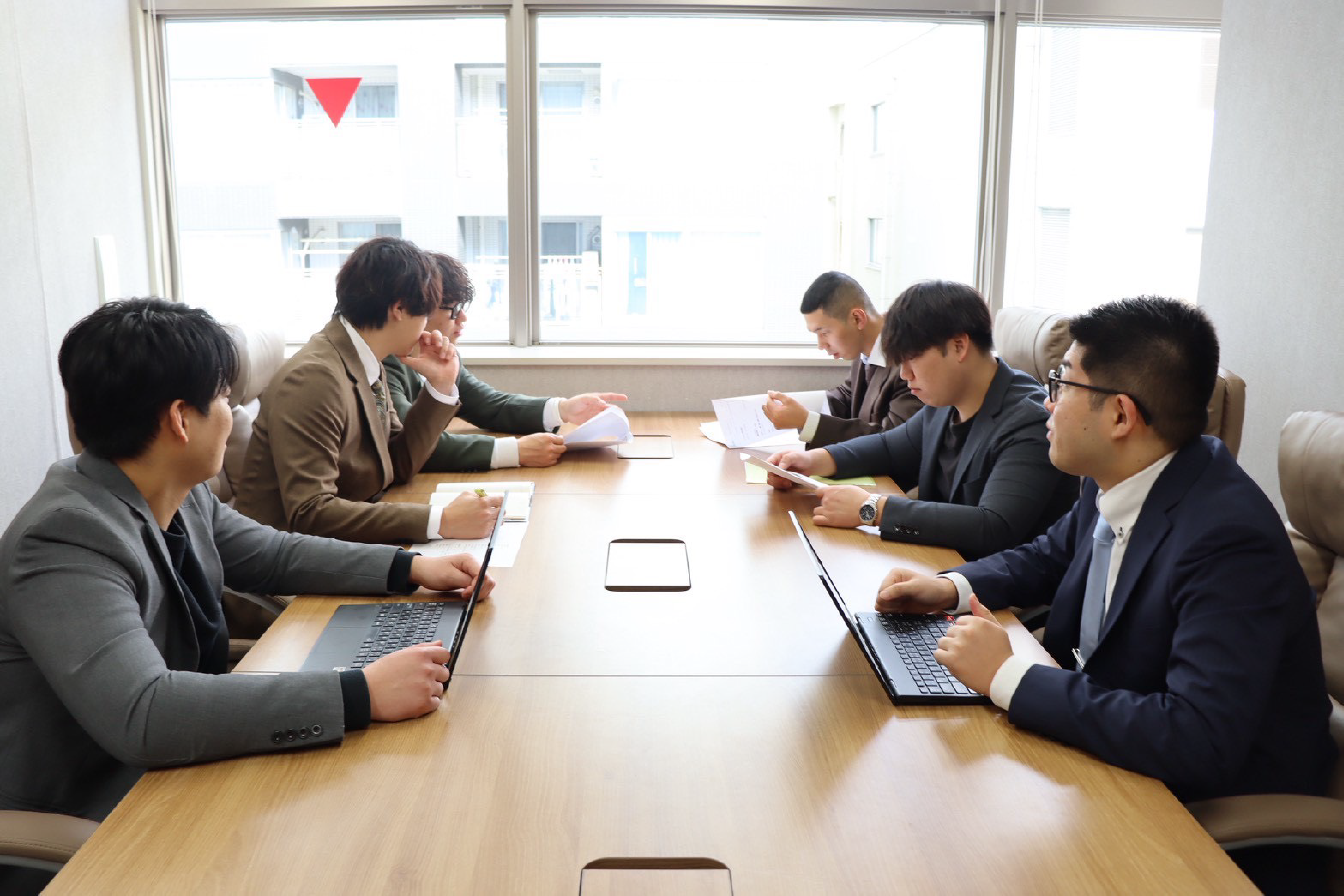 エネルギッシュな営業チーム